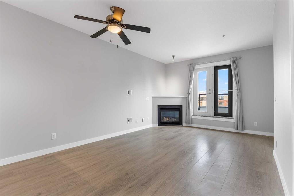 405-880 Centre Avenue Ne, Calgary, AB - Indoor Photo Showing Living Room With Fireplace