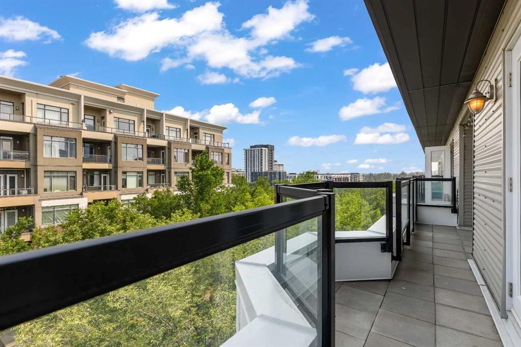 405-880 Centre Avenue Ne, Calgary, AB - Outdoor With Balcony