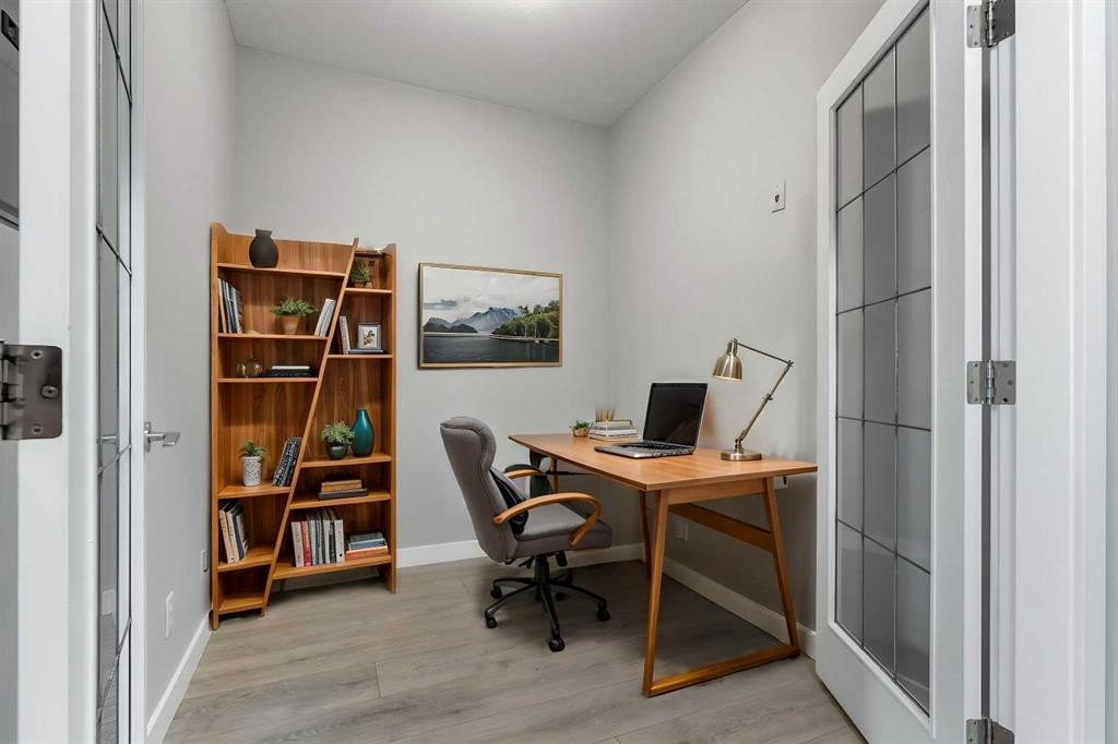 405-880 Centre Avenue Ne, Calgary, AB - Indoor Photo Showing Office