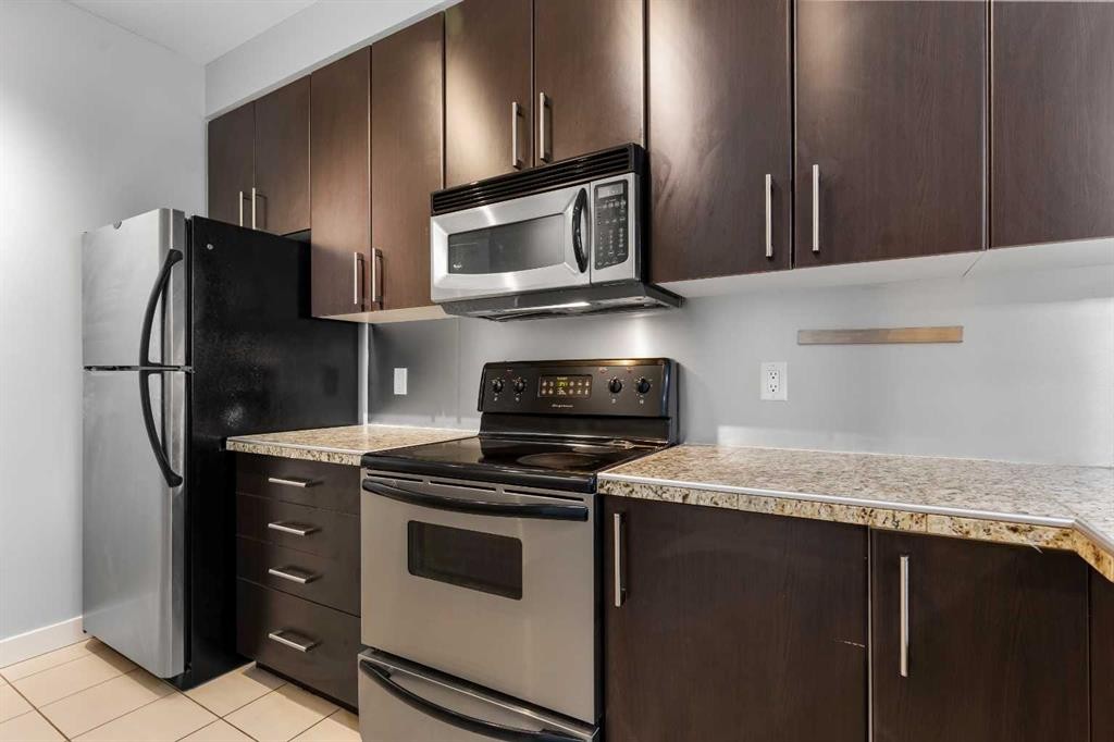 405-880 Centre Avenue Ne, Calgary, AB - Indoor Photo Showing Kitchen
