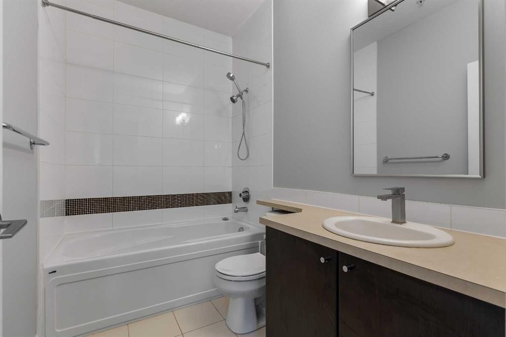 405-880 Centre Avenue Ne, Calgary, AB - Indoor Photo Showing Bathroom