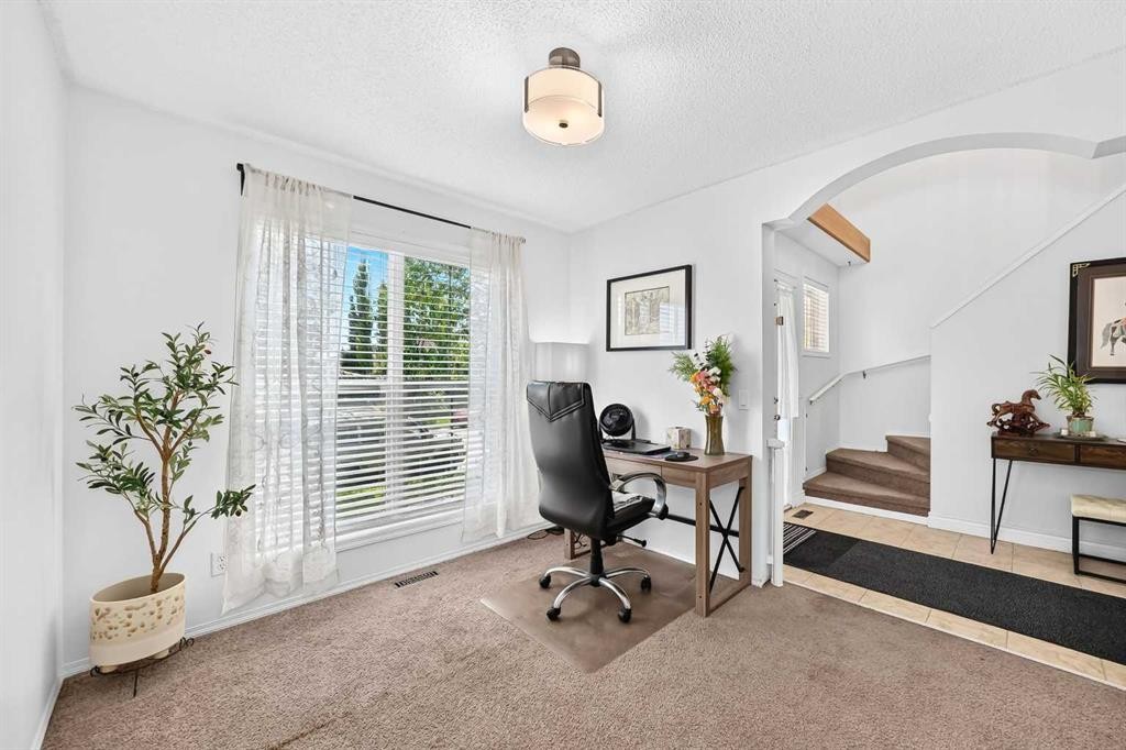 286 Prestwick Circle Se, Calgary, AB - Indoor Photo Showing Other Room