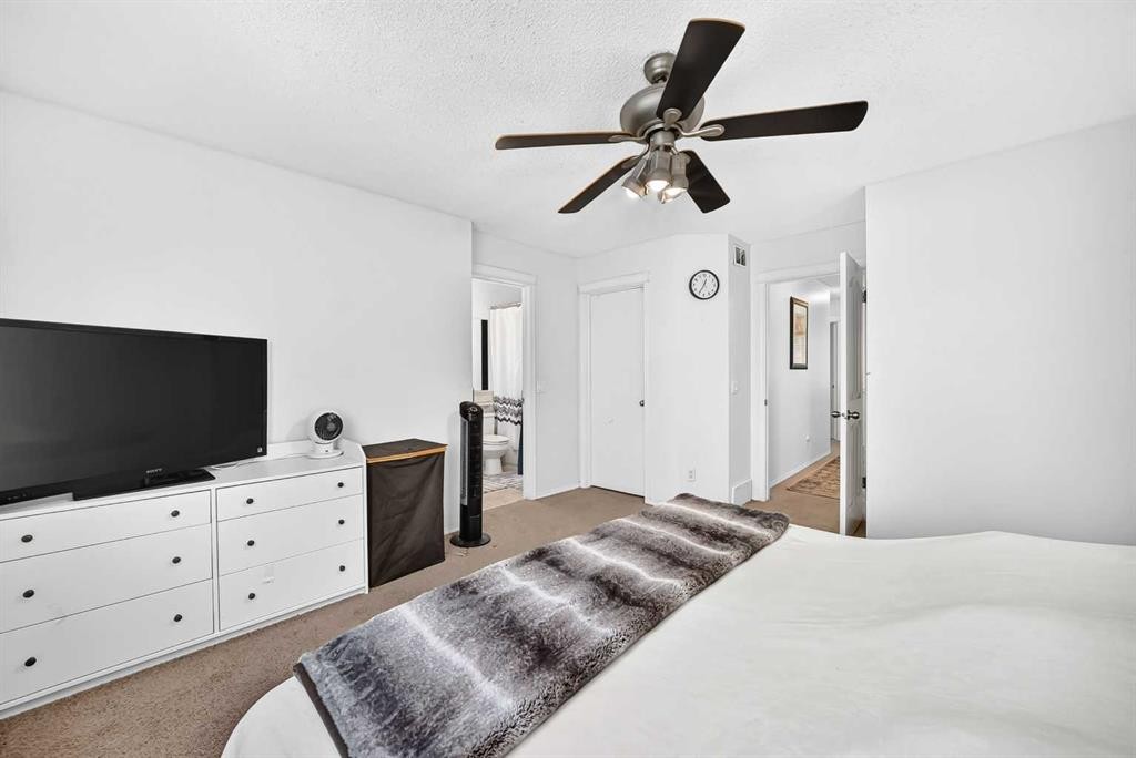 286 Prestwick Circle Se, Calgary, AB - Indoor Photo Showing Bedroom
