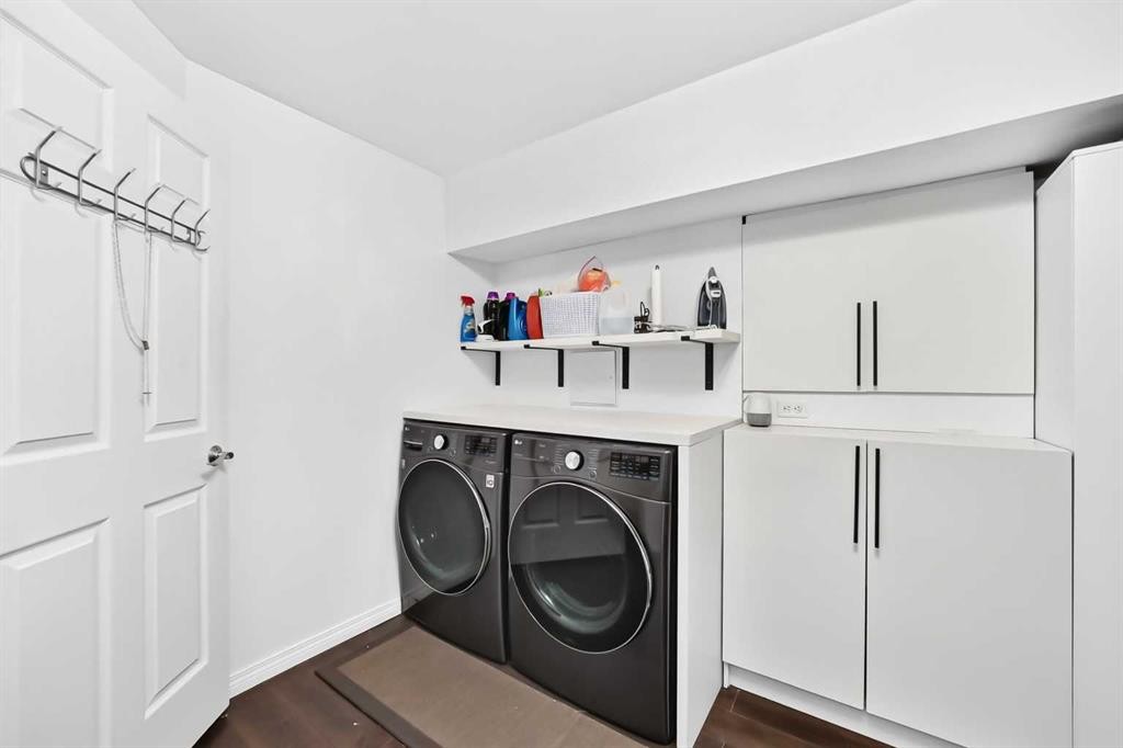 286 Prestwick Circle Se, Calgary, AB - Indoor Photo Showing Laundry Room