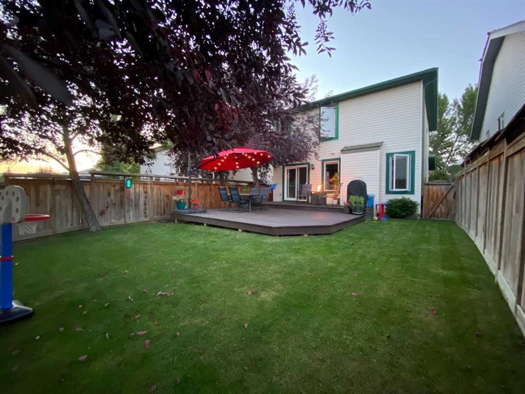 31 Mt Aberdeen Grove Se, Calgary, AB - Indoor Photo Showing Kitchen With Stainless Steel Kitchen