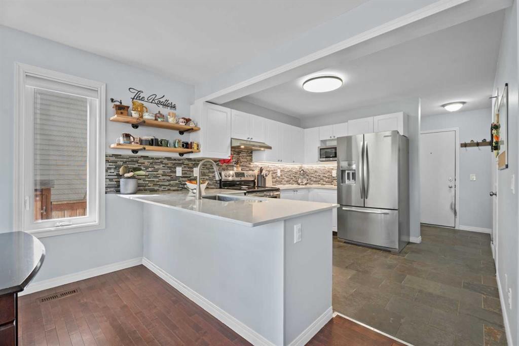 31 Mt Aberdeen Grove Se, Calgary, AB - Indoor Photo Showing Kitchen With Stainless Steel Kitchen