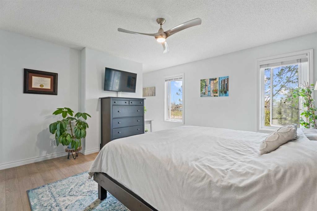 31 Mt Aberdeen Grove Se, Calgary, AB - Indoor Photo Showing Bedroom