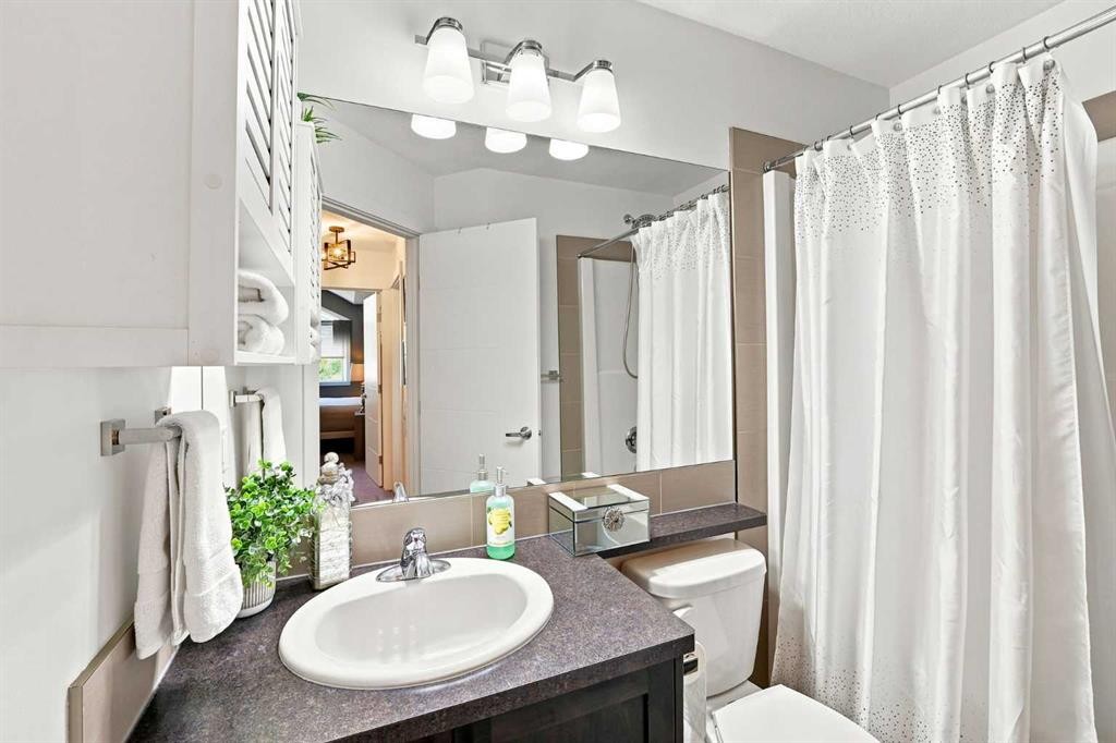 308 Redstone View Ne, Calgary, AB - Indoor Photo Showing Bathroom