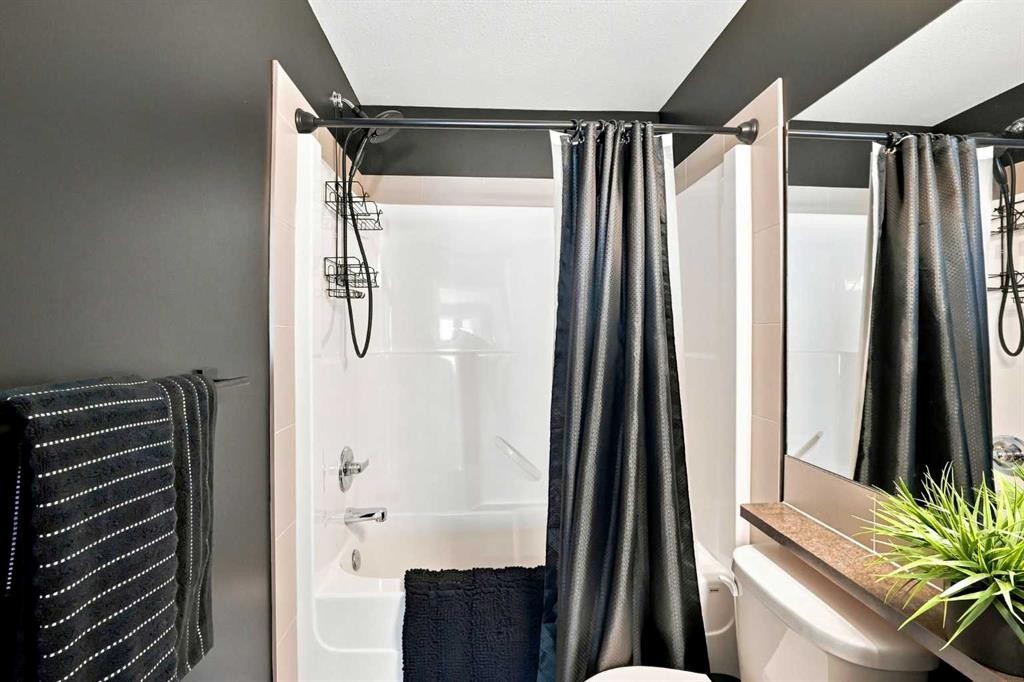 308 Redstone View Ne, Calgary, AB - Indoor Photo Showing Bathroom
