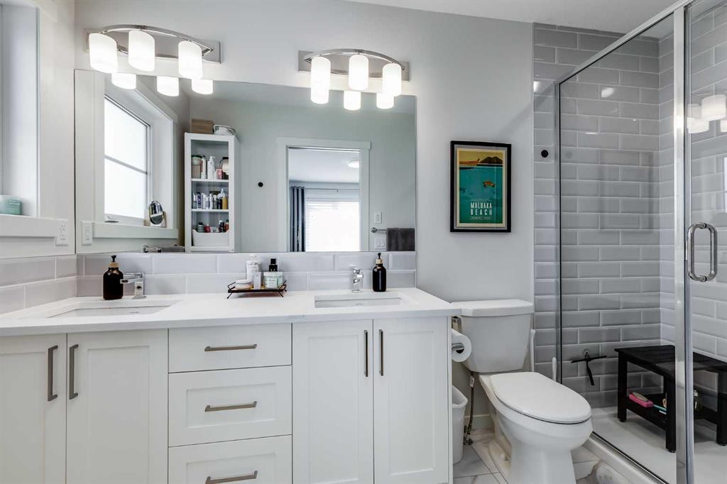 302-260 Rowley Way Nw, Calgary, AB - Indoor Photo Showing Bathroom