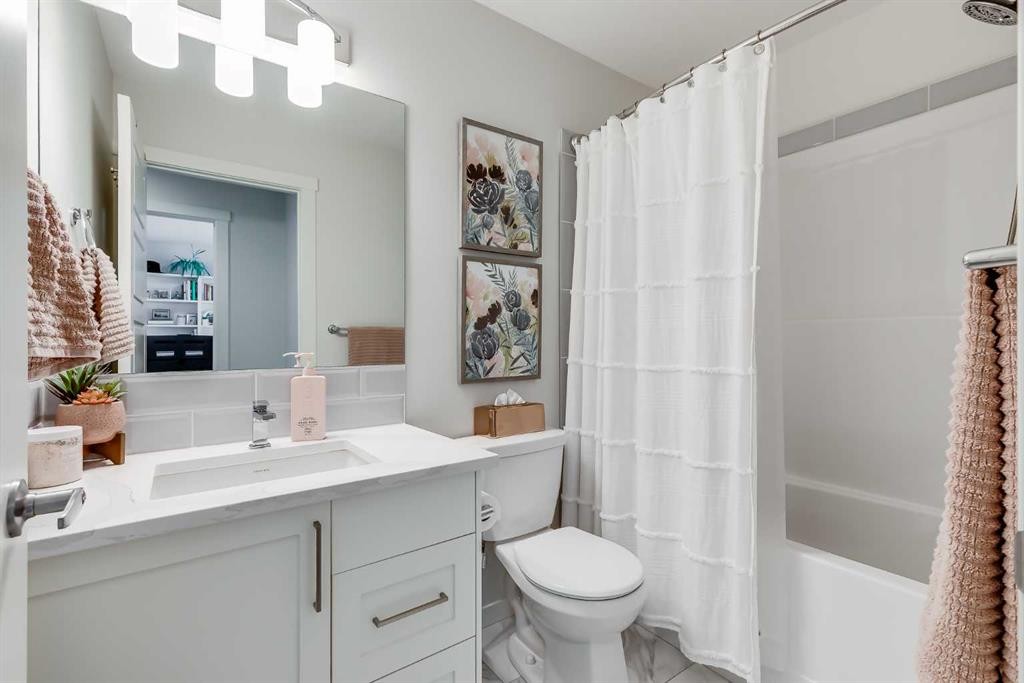 302-260 Rowley Way Nw, Calgary, AB - Indoor Photo Showing Bathroom