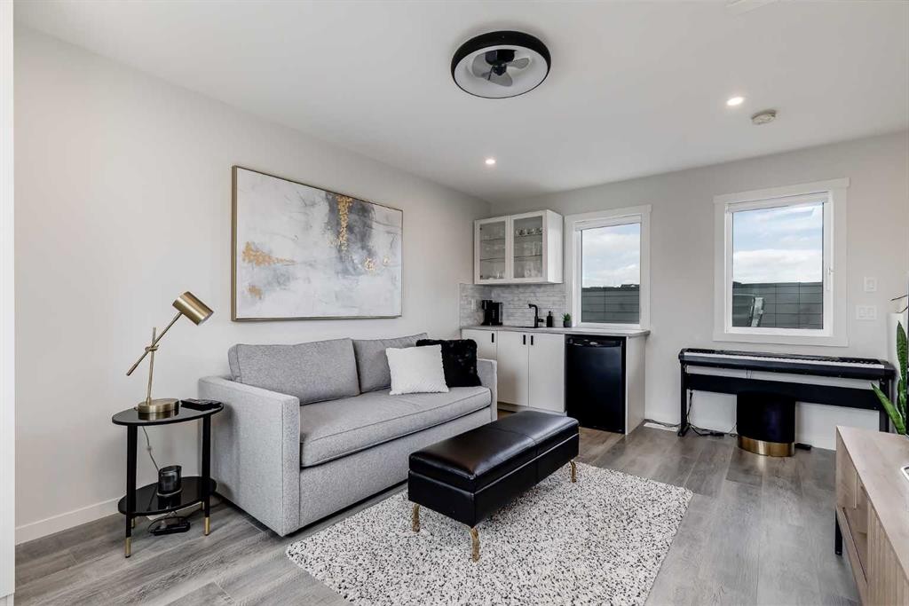 302-260 Rowley Way Nw, Calgary, AB - Indoor Photo Showing Living Room