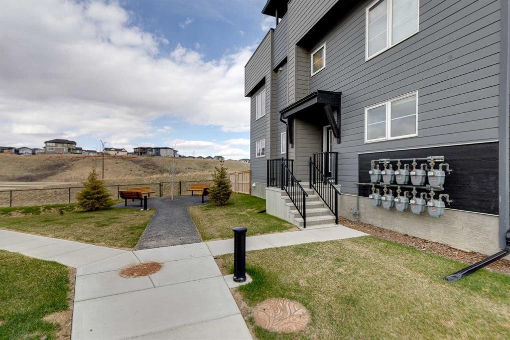 302-260 Rowley Way Nw, Calgary, AB - Outdoor