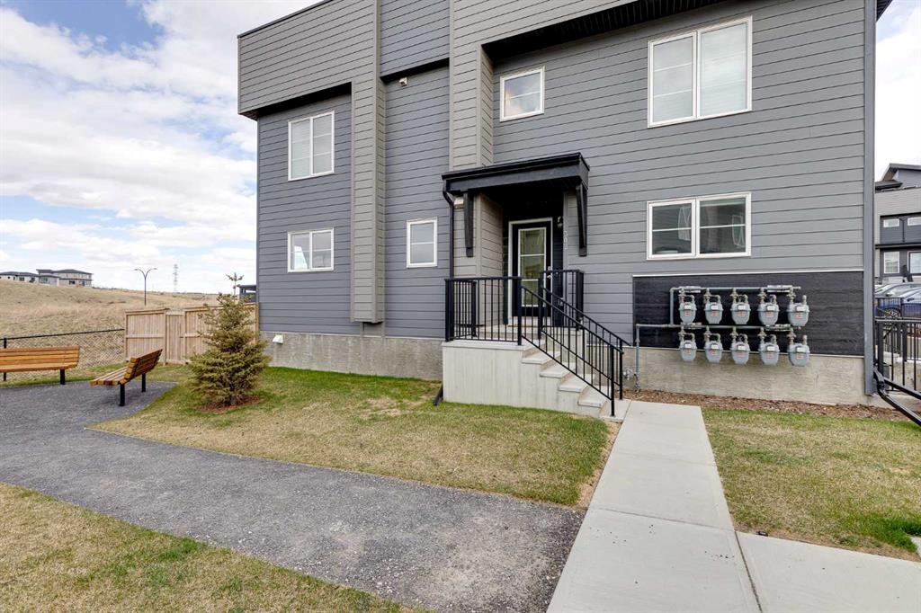 302-260 Rowley Way Nw, Calgary, AB - Outdoor