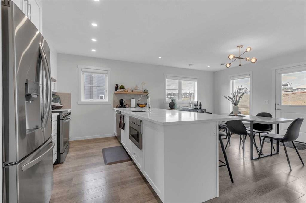 302-260 Rowley Way Nw, Calgary, AB - Indoor