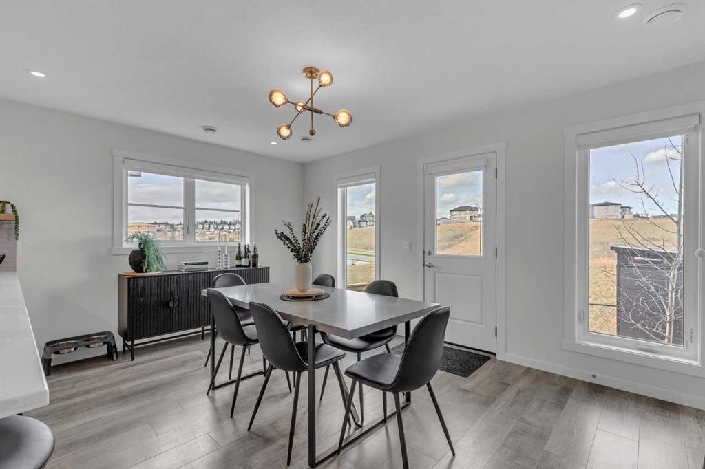 302-260 Rowley Way Nw, Calgary, AB - Indoor Photo Showing Dining Room
