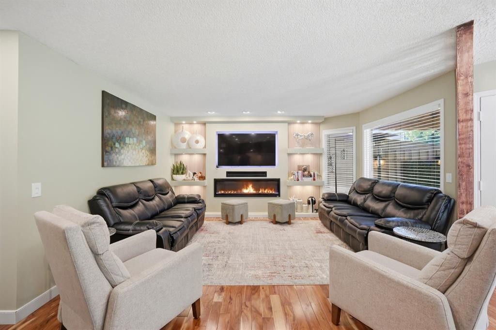 138 Shannon Hill Sw, Calgary, AB - Indoor Photo Showing Living Room With Fireplace