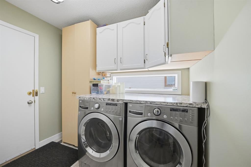 138 Shannon Hill Sw, Calgary, AB - Indoor Photo Showing Laundry Room