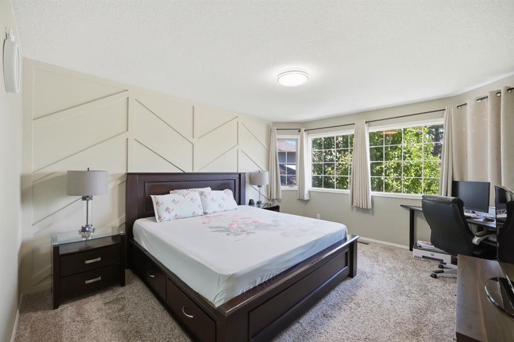 138 Shannon Hill Sw, Calgary, AB - Indoor Photo Showing Bedroom