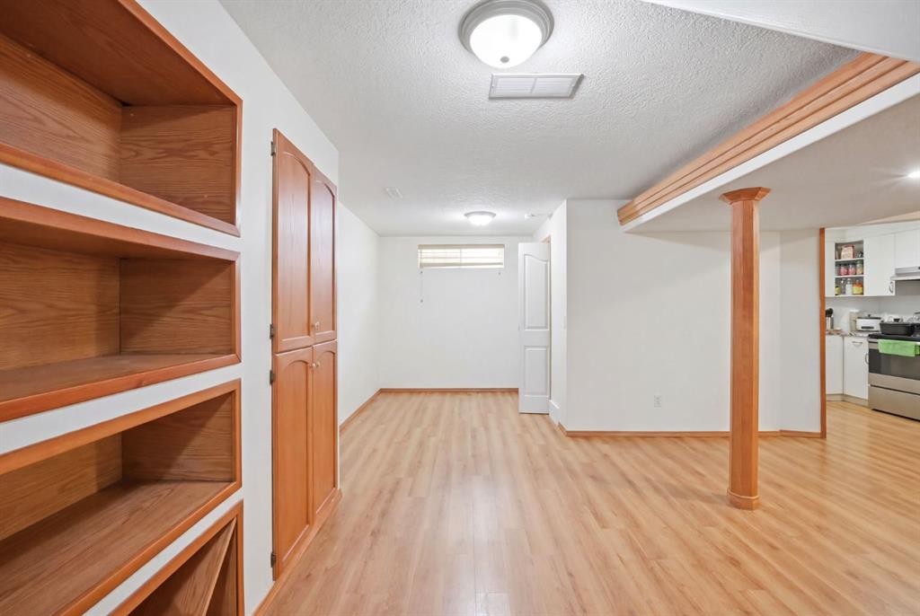 138 Shannon Hill Sw, Calgary, AB - Indoor