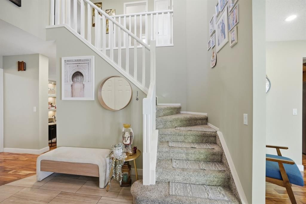 138 Shannon Hill Sw, Calgary, AB - Indoor Photo Showing Other Room