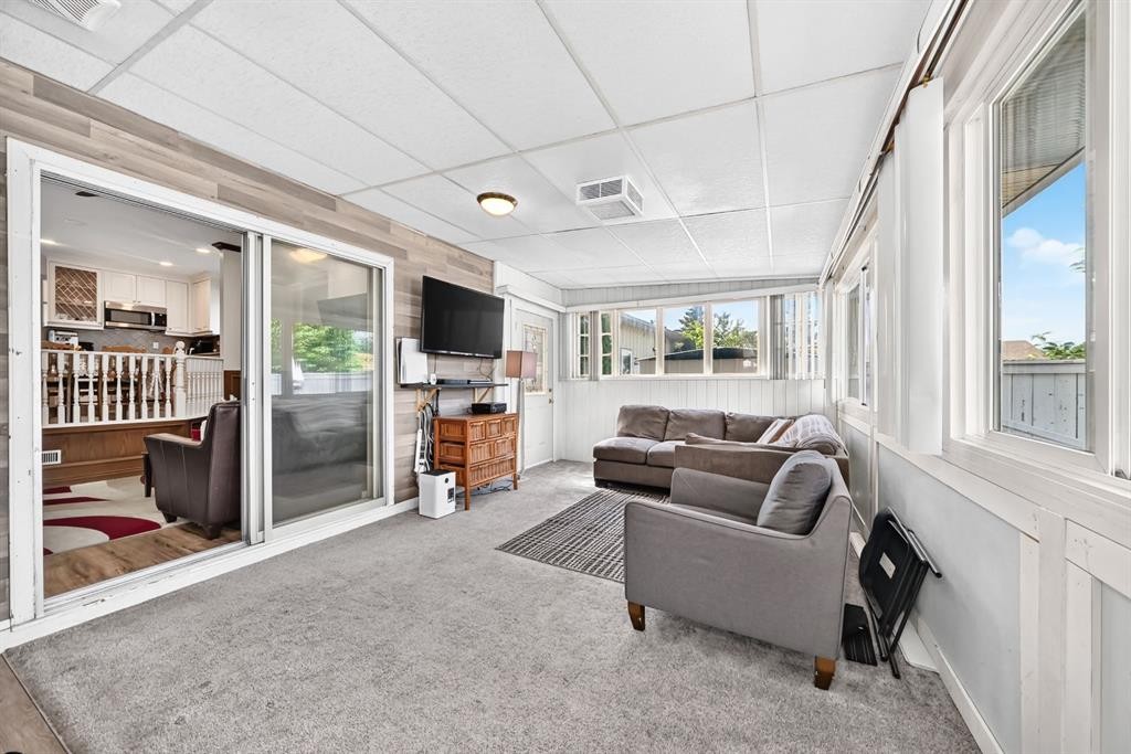 2203 65 Street Ne, Calgary, AB - Indoor