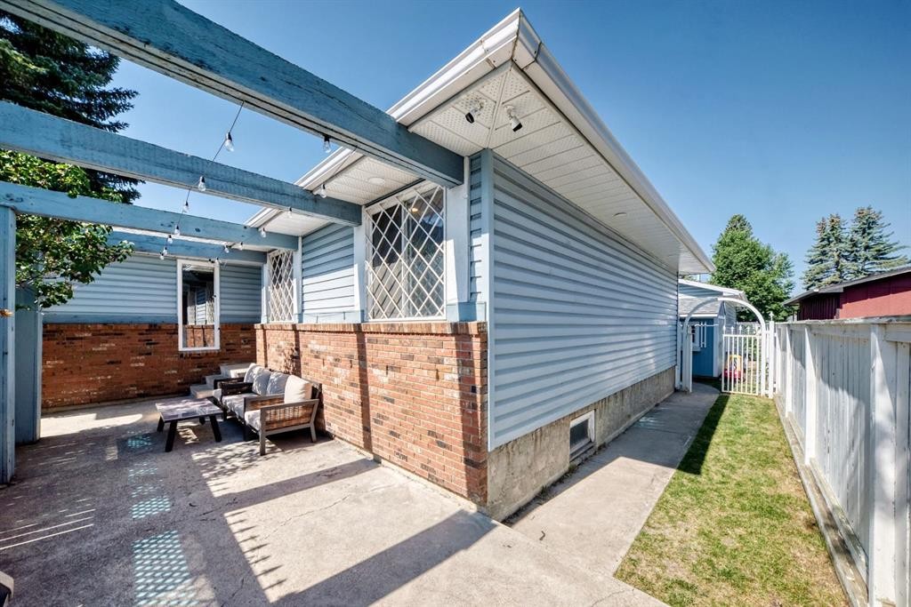 2203 65 Street Ne, Calgary, AB - Outdoor