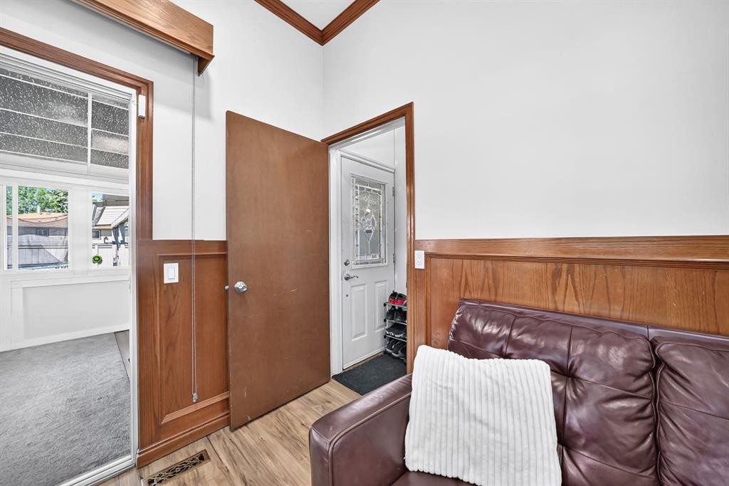 2203 65 Street Ne, Calgary, AB - Indoor