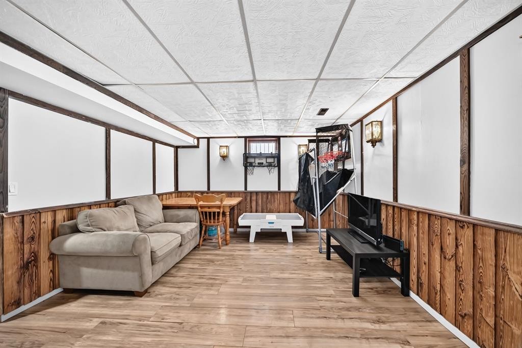 2203 65 Street Ne, Calgary, AB - Indoor Photo Showing Other Room