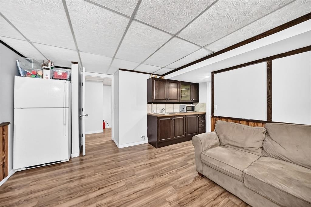 2203 65 Street Ne, Calgary, AB - Indoor