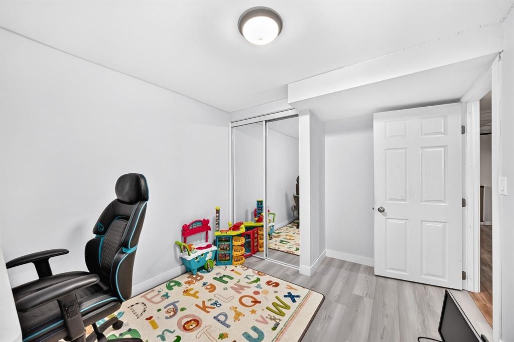 2203 65 Street Ne, Calgary, AB - Indoor