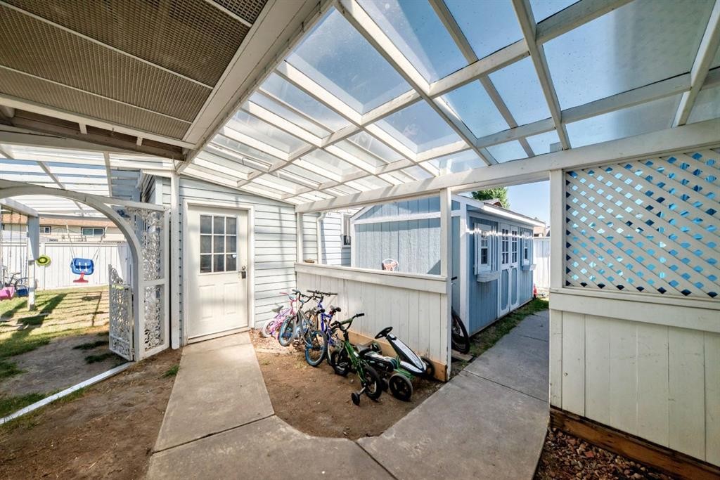 2203 65 Street Ne, Calgary, AB - Indoor Photo Showing Other Room