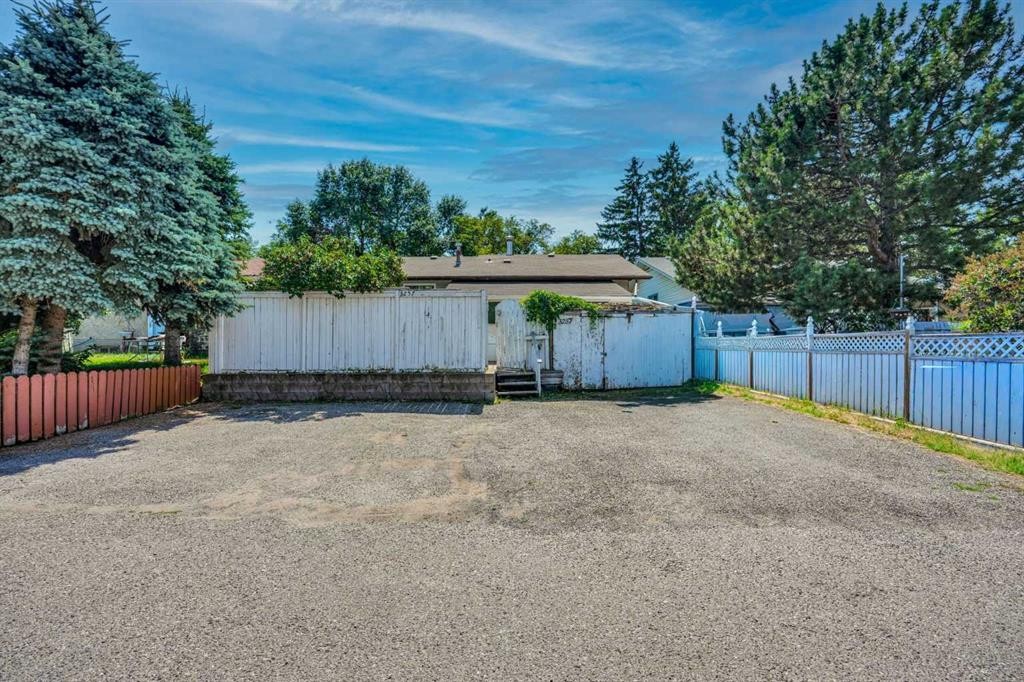 3257 32A Avenue Se, Calgary, AB - Outdoor