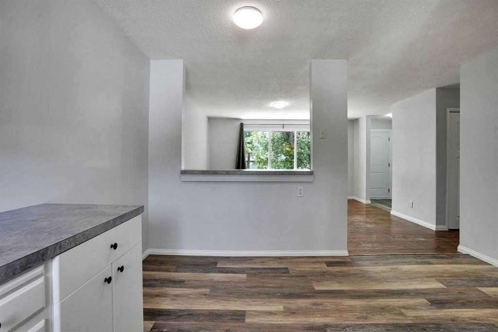 3257 32A Avenue Se, Calgary, AB - Indoor Photo Showing Other Room