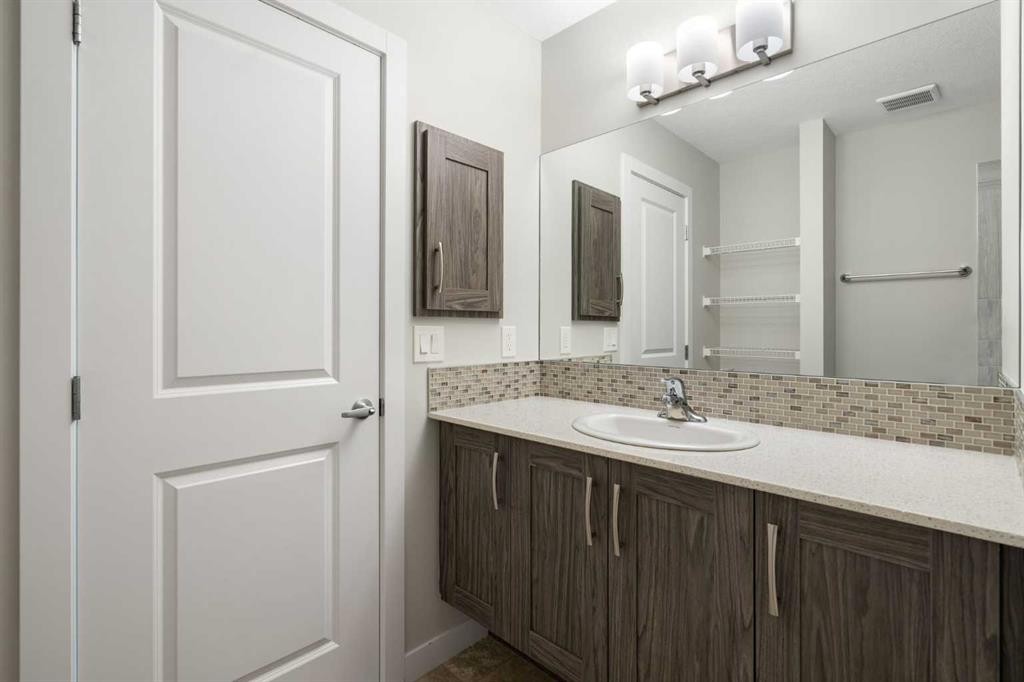 28-138 Seton Passage Se, Calgary, AB - Indoor Photo Showing Bathroom