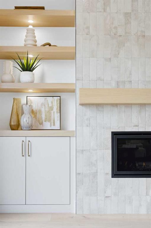 2412 1 Avenue Nw, Calgary, AB - Indoor With Fireplace