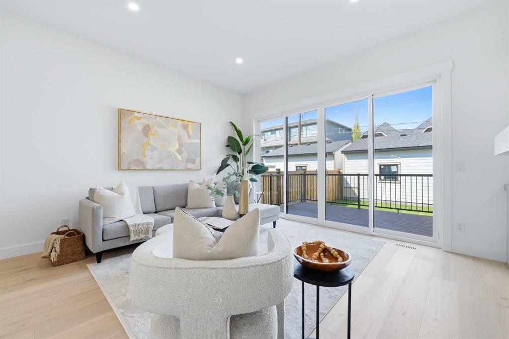 2412 1 Avenue Nw, Calgary, AB - Indoor
