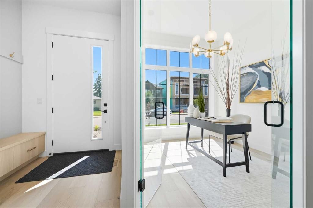 2412 1 Avenue Nw, Calgary, AB - Indoor Photo Showing Other Room