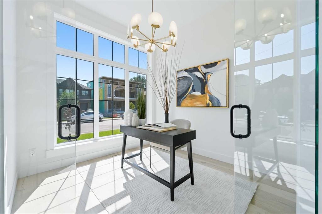 2412 1 Avenue Nw, Calgary, AB - Indoor Photo Showing Other Room