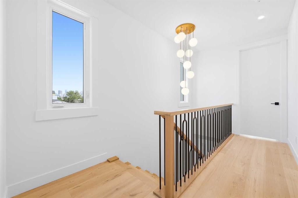 2412 1 Avenue Nw, Calgary, AB - Indoor Photo Showing Other Room
