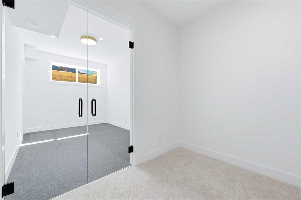 2412 1 Avenue Nw, Calgary, AB - Indoor Photo Showing Other Room