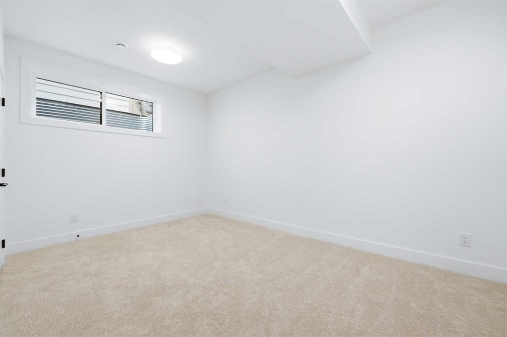 2412 1 Avenue Nw, Calgary, AB - Indoor Photo Showing Other Room
