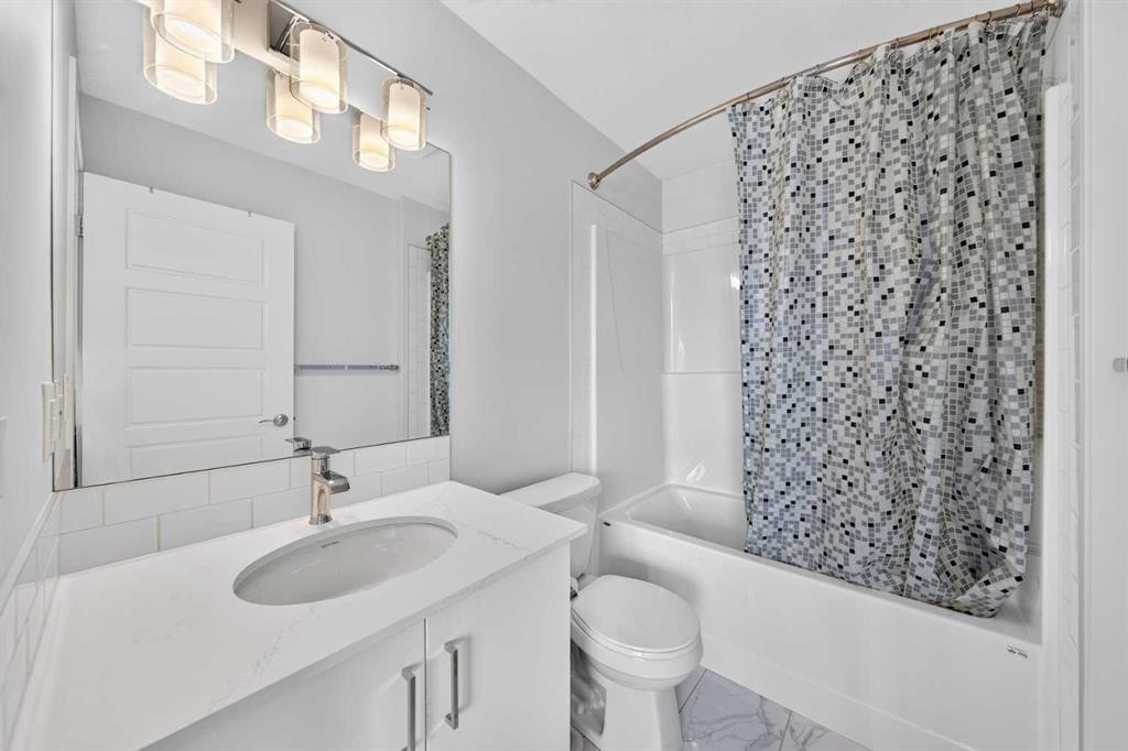 363-301 Redstone Boulevard Ne, Calgary, AB - Indoor Photo Showing Bathroom