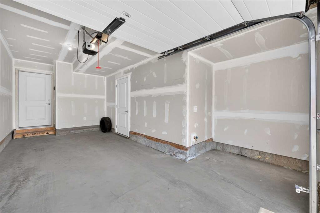 363-301 Redstone Boulevard Ne, Calgary, AB - Indoor Photo Showing Garage