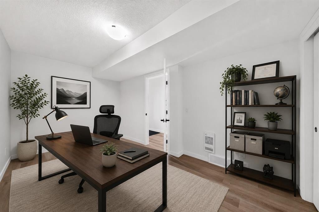 363-301 Redstone Boulevard Ne, Calgary, AB - Indoor Photo Showing Office