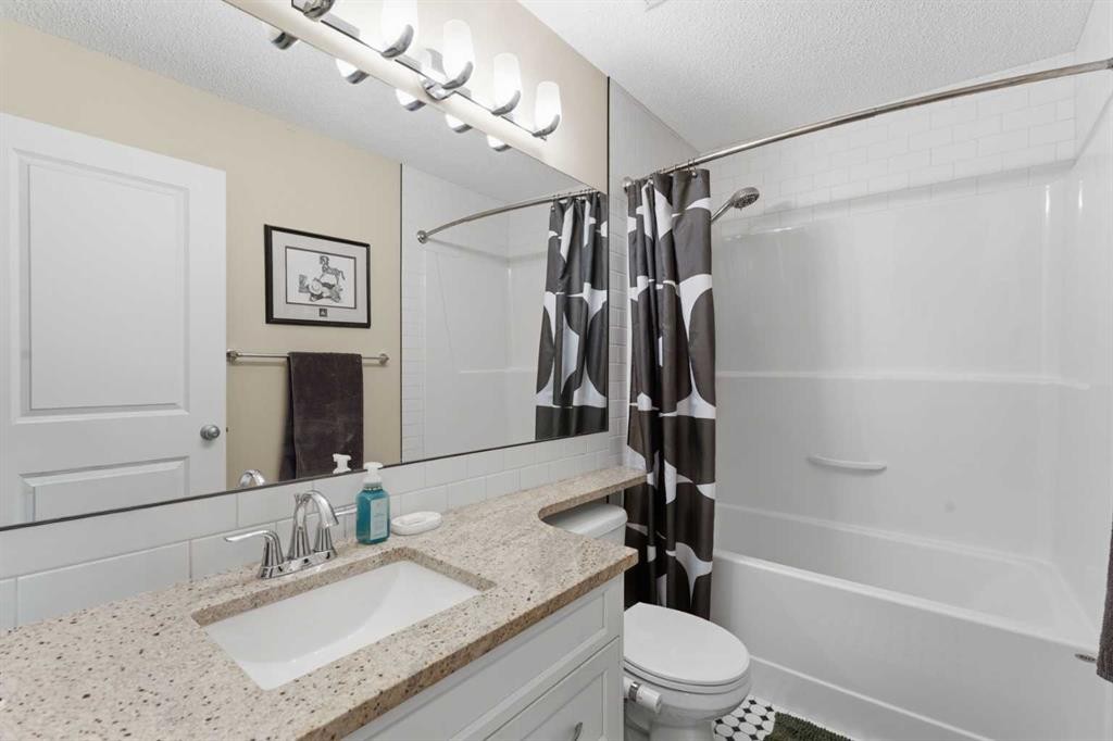48 Brightoncrest Manor Se, Calgary, AB - Indoor Photo Showing Bathroom