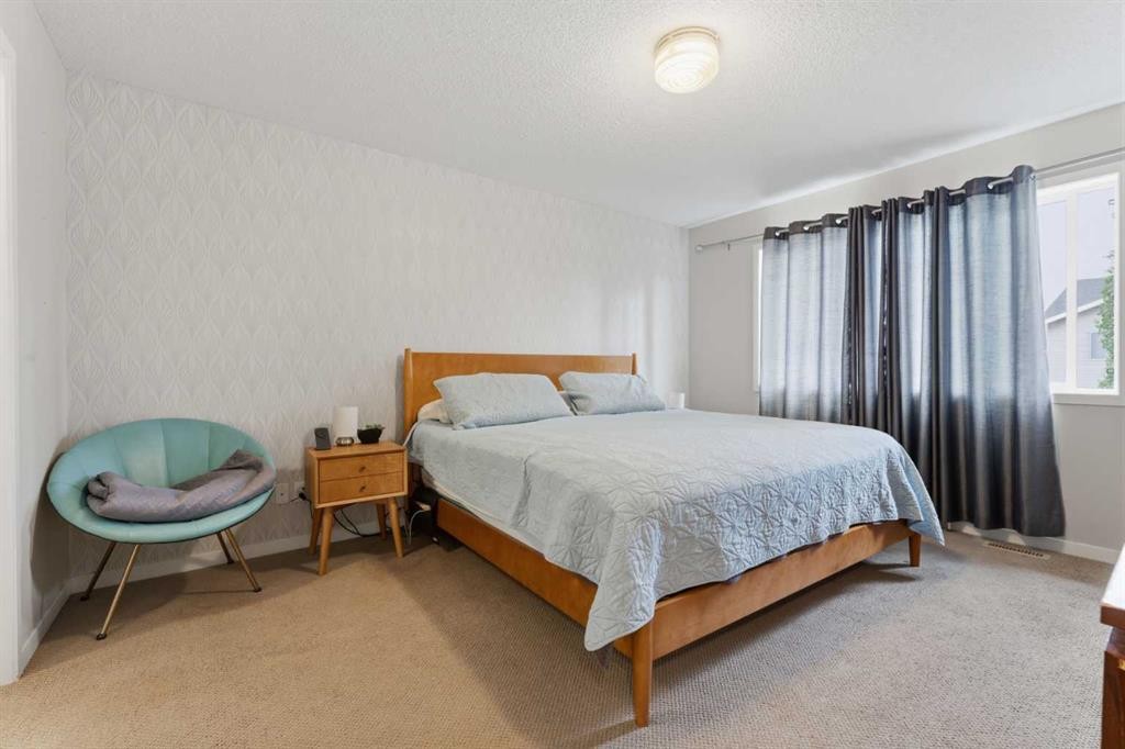 48 Brightoncrest Manor Se, Calgary, AB - Indoor Photo Showing Bedroom