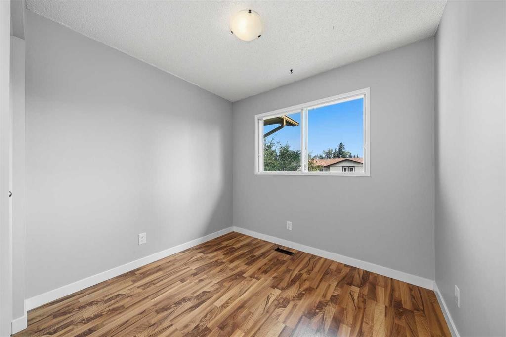 154 Midbend Place Se, Calgary, AB - Indoor Photo Showing Other Room