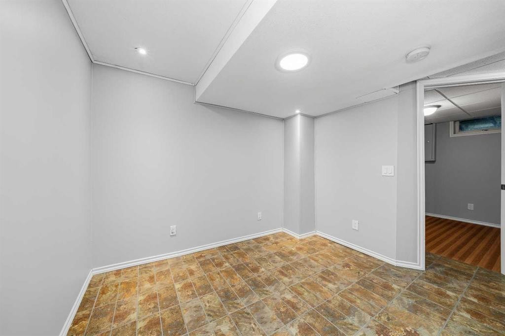 154 Midbend Place Se, Calgary, AB - Indoor Photo Showing Other Room