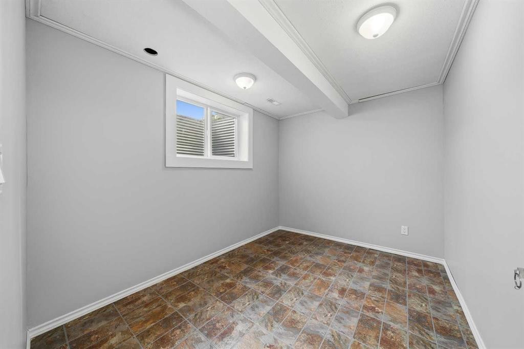 154 Midbend Place Se, Calgary, AB - Indoor Photo Showing Other Room